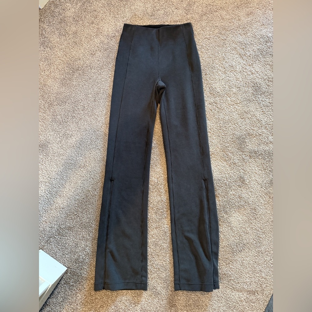 Lululemon ribbed soft stream flare, zipper leg pant